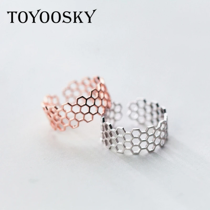 Элегантные женские регулируемые кольца TOYOOSKY в форме сот, новые серебряные ювелирные изделия S925, Открытое кольцо для женщин
Элегантные женские регулируемые кольца TOYOOSKY в форме сот, новые серебряные ювелирные изделия S925, Открытое кольцо для женщин