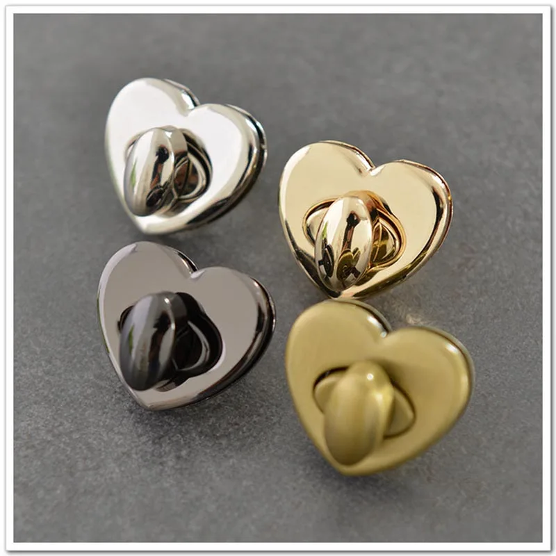 Meetee 2/5pcs Metal Heart Bag Lock Twist Switch Lock Clasp Buckle Luggage DIY Handmade Hardware Decor Leather Accessories E6-6
Meetee 2/5pcs Metal Heart Bag Lock Twist Switch Lock Clasp Buckle Luggage DIY Handmade Hardware Decor Leather Accessories E6-6