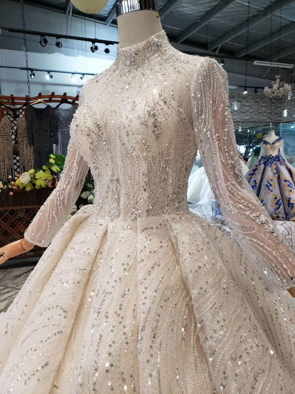 Ivory Wedding Dress Dubai Luxury Full Sequins Long Sleeve High Neck Wedding Dresses Ruffle Cathedral Train Arabic robe de mariee
Ivory Wedding Dress Dubai Luxury Full Sequins Long Sleeve High Neck Wedding Dresses Ruffle Cathedral Train Arabic robe de mariee