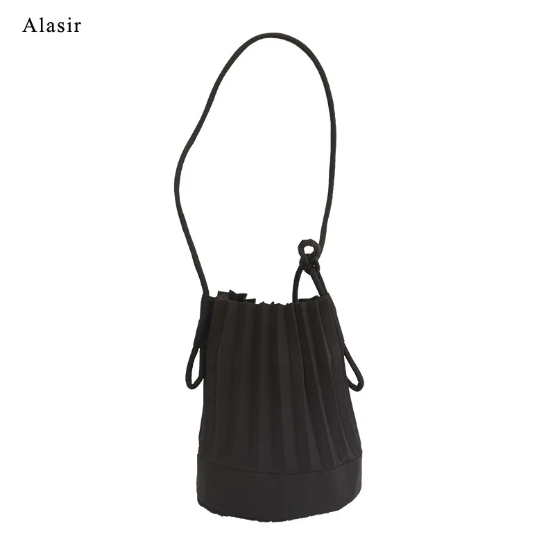 Alasir Pleated Bucket Bag Women Casual Shoulder Bags Hasp Pleated Crossbody Bag Solid Color Bucket Bag Female Messenger Bag
Alasir Pleated Bucket Bag Women Casual Shoulder Bags Hasp Pleated Crossbody Bag Solid Color Bucket Bag Female Messenger Bag