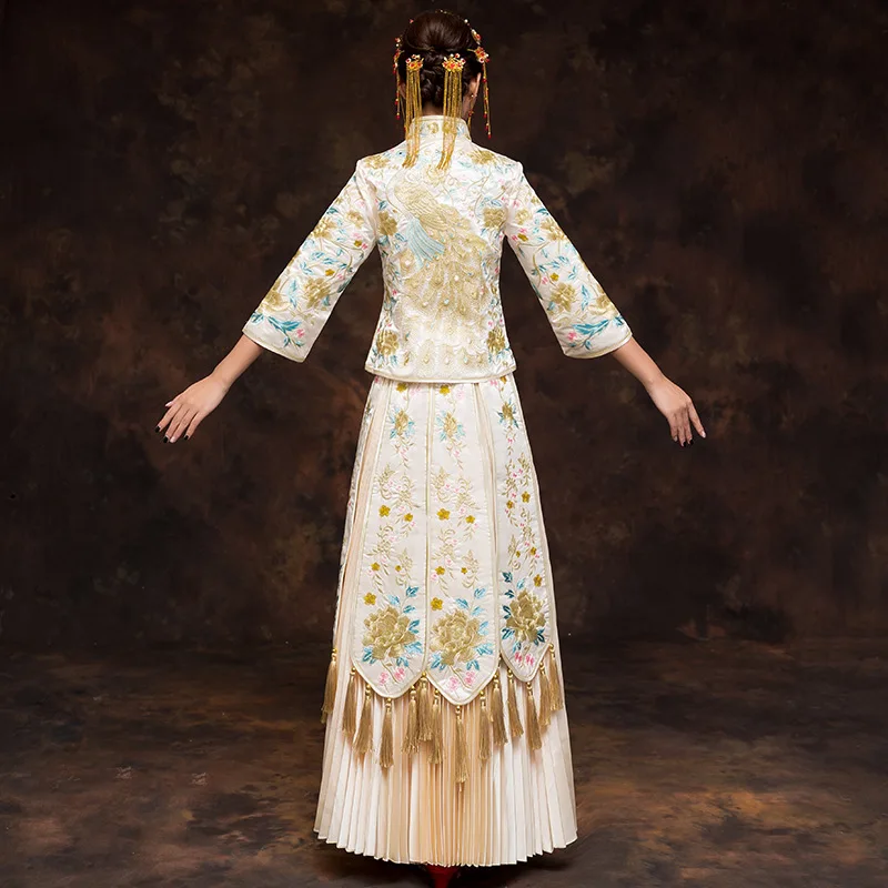 Champagne Traditional Chinese Wedding Dress Embroidery Cheongsam Tassel Qipao Dresses Retro Dressing Gown Bride Traditions S-XXL
Champagne Traditional Chinese Wedding Dress Embroidery Cheongsam Tassel Qipao Dresses Retro Dressing Gown Bride Traditions S-XXL