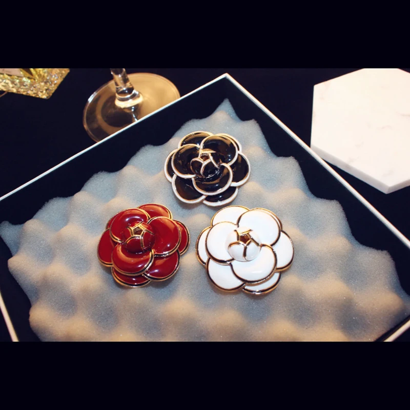 AGOOD Brand 2019 New High Quality Rose Camellia Brooches Gold Metal Flowers Enamel Brooch Pins Woman Scarf Cloth Accessories
AGOOD Brand 2019 New High Quality Rose Camellia Brooches Gold Metal Flowers Enamel Brooch Pins Woman Scarf Cloth Accessories