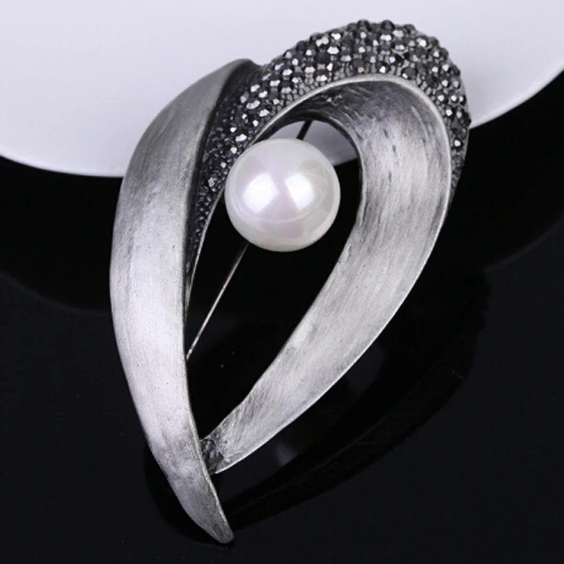 Vintage Simulated Pearl Brooch Pins Crystal Brooches Jewelry for Women Party Wedding Costume Accessories Gift Broche XZ349
Vintage Simulated Pearl Brooch Pins Crystal Brooches Jewelry for Women Party Wedding Costume Accessories Gift Broche XZ349