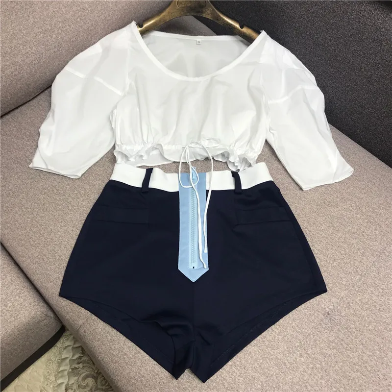 Luxury Designer Brand Women's Knitted Sets for Women O Neck Puff Sleeve Short Shirt White High Waist Shorts 2PCS Set
Luxury Designer Brand Women's Knitted Sets for Women O Neck Puff Sleeve Short Shirt White High Waist Shorts 2PCS Set