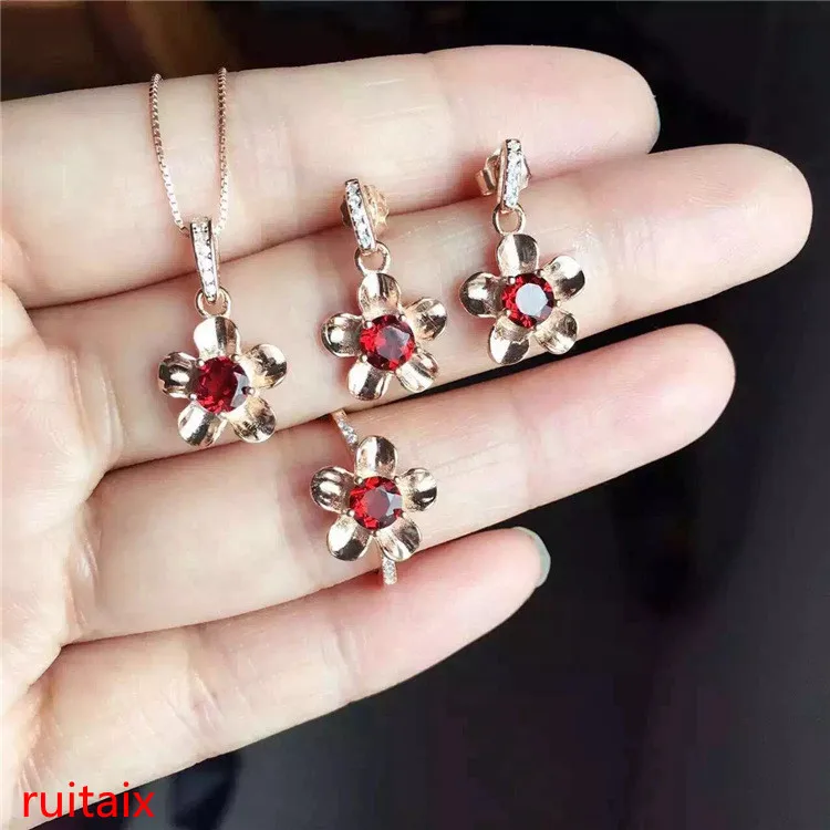 KJJEAXCMY boutique jewels 925 pure silver inlaid with natural garnet female pendant earrings ring 3 pieces of gold and silver co
KJJEAXCMY boutique jewels 925 pure silver inlaid with natural garnet female pendant earrings ring 3 pieces of gold and silver co