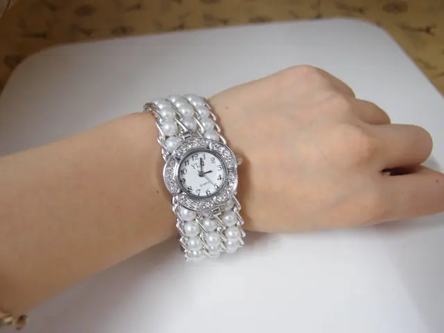 Hot Sale Multi Beads Bracelet Watch Women Ladies Crystal Dress Casual Fashion Quartz Watch Relogio Feminino YLQ-1
Hot Sale Multi Beads Bracelet Watch Women Ladies Crystal Dress Casual Fashion Quartz Watch Relogio Feminino YLQ-1