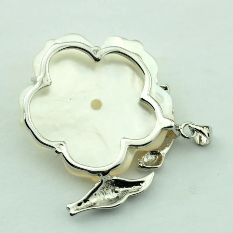 Natural Shell Carving Flower Silver Pendant Beads jewelry accessory Free Shipping
Natural Shell Carving Flower Silver Pendant Beads jewelry accessory Free Shipping