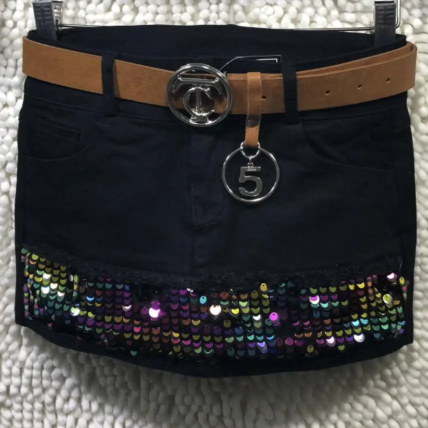 2022 summer new fashion denim skirt women high waist sequined package hip fake two-piece mini skirt
2022 summer new fashion denim skirt women high waist sequined package hip fake two-piece mini skirt