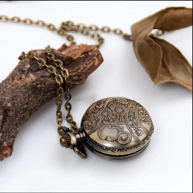 New Bronze antiques pendant Hollow out Diamond-encrusted jewels woman gift pocket watch chain PKL5878
New Bronze antiques pendant Hollow out Diamond-encrusted jewels woman gift pocket watch chain PKL5878