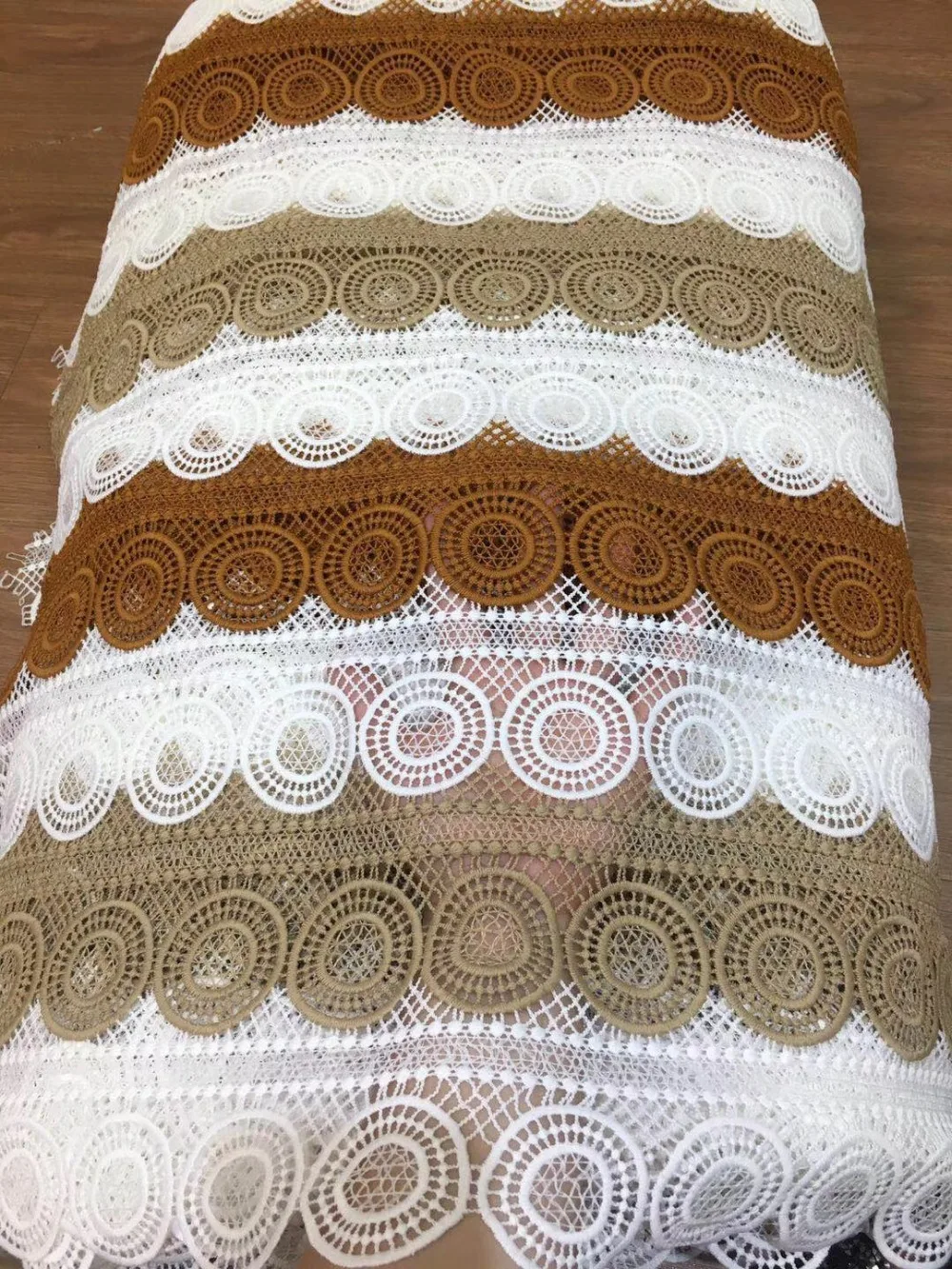 New Wholesale African tulle Lace Fabric Guipure Lace Fabric High Quality Nigerian Cord Lace For Women Wedding ML6923
New Wholesale African tulle Lace Fabric Guipure Lace Fabric High Quality Nigerian Cord Lace For Women Wedding ML6923