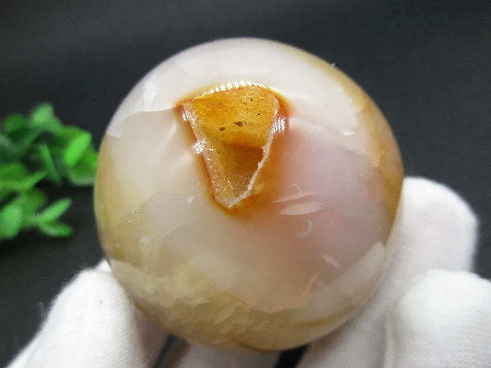 High Quality Unique Natural Mineral Yellow Agate Cave Ball Specimen Feng Shui Home Decoration Collection
High Quality Unique Natural Mineral Yellow Agate Cave Ball Specimen Feng Shui Home Decoration Collection