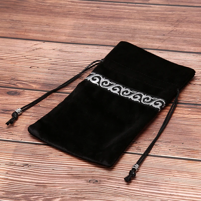 1PCS Great Retro Tarot Cards Bag Party Board Game Divination Velvet Tapestry Vintage Black Color 19.5cm x 12cm
1PCS Great Retro Tarot Cards Bag Party Board Game Divination Velvet Tapestry Vintage Black Color 19.5cm x 12cm