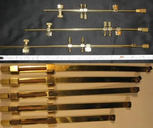 2 sets of different violin maintenance tools, maintenance of cello panel, backboard seam clip.
2 sets of different violin maintenance tools, maintenance of cello panel, backboard seam clip.