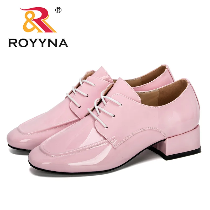 ROYYNA 2019 New Classics Style Women Pumps Shoes Low Heel Square Heel Pumps Patent Leather Women Casual Shoes Lace-Up Trendy
ROYYNA 2019 New Classics Style Women Pumps Shoes Low Heel Square Heel Pumps Patent Leather Women Casual Shoes Lace-Up Trendy