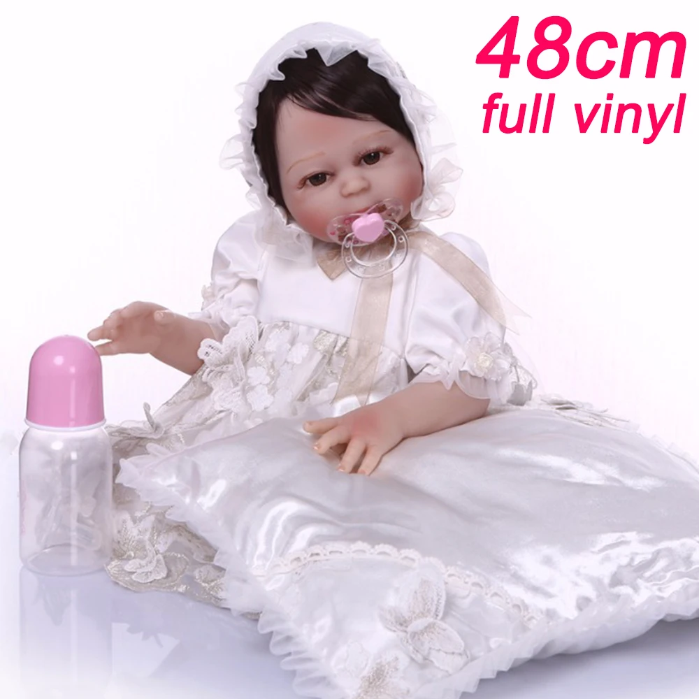 NPK 48CM Bebe Reborn Dolls girl Body Silicone Rebron Babies doll in Noble white dress and a pillow gift Toys lol Bonecas brinque
NPK 48CM Bebe Reborn Dolls girl Body Silicone Rebron Babies doll in Noble white dress and a pillow gift Toys lol Bonecas brinque