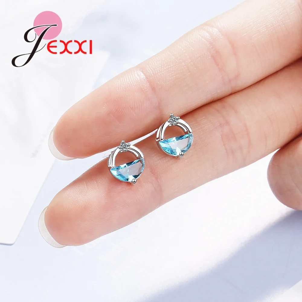 Women New Clear Blue Zirconia Stud Earrings Hot Fashion Wedding/Engagement/Anniversary Party Jewelry Accessory
Women New Clear Blue Zirconia Stud Earrings Hot Fashion Wedding/Engagement/Anniversary Party Jewelry Accessory
