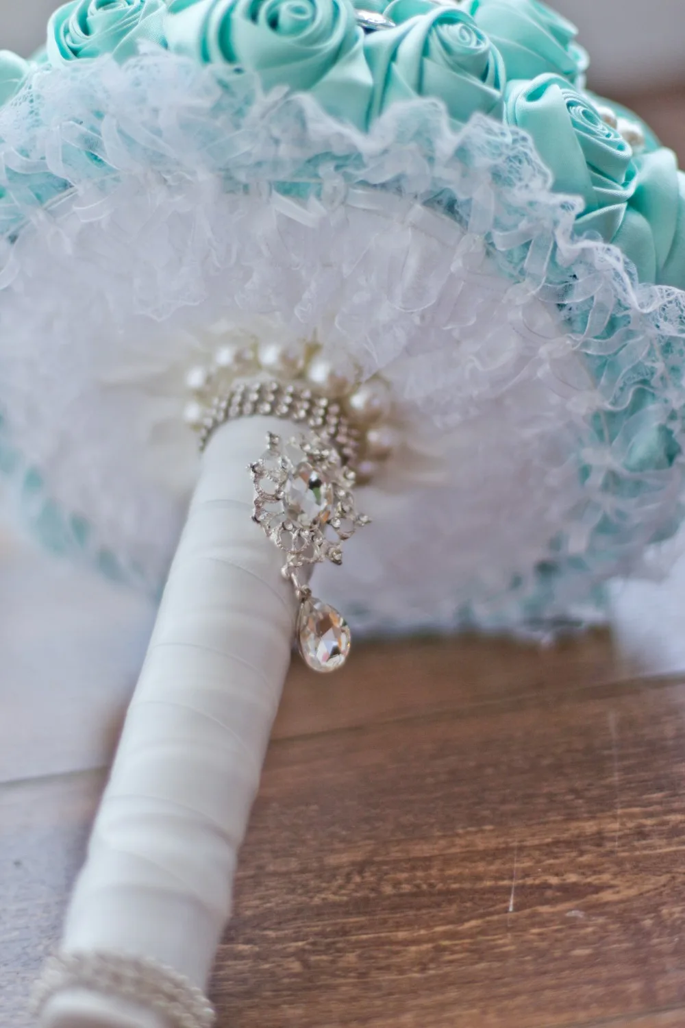 Free shipping Tiffany Blue Rose bridal brooch bouquet Wedding Bride 's Jewelry Pearl Rhinestone Bouquets Holding flowers
Free shipping Tiffany Blue Rose bridal brooch bouquet Wedding Bride 's Jewelry Pearl Rhinestone Bouquets Holding flowers