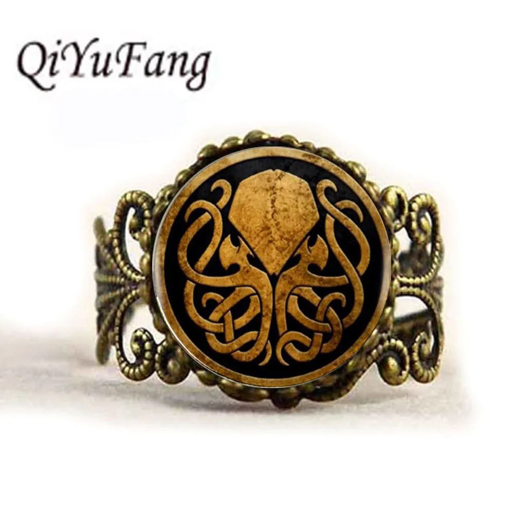 QiYuFang Cthulhu Cabochon Choker ring Women Jewelry Vintage Bronze Chain Statement Rings Antique Woman mens
QiYuFang Cthulhu Cabochon Choker ring Women Jewelry Vintage Bronze Chain Statement Rings Antique Woman mens