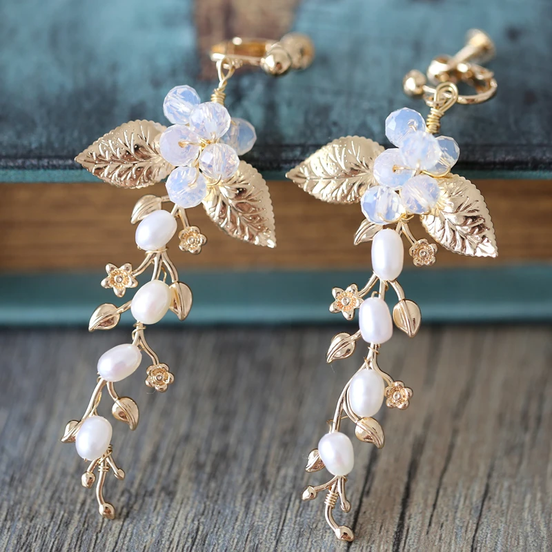 Zircon Bridal Wedding Earrings Gold Leaf Dangle Earrings Pearl Wedding Accessories
Zircon Bridal Wedding Earrings Gold Leaf Dangle Earrings Pearl Wedding Accessories