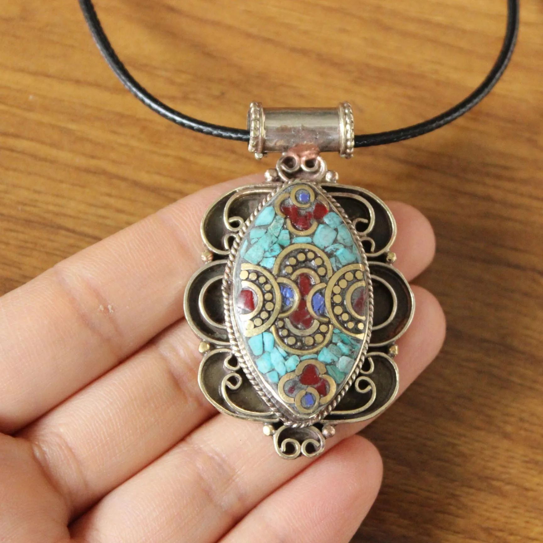 PN050 Nepal Tibetan Jewelry Flower Women Pendant Brass Colorful Stone Handmade Pendant Necklace Jewelry Making 
PN050 Nepal Tibetan Jewelry Flower Women Pendant Brass Colorful Stone Handmade Pendant Necklace Jewelry Making