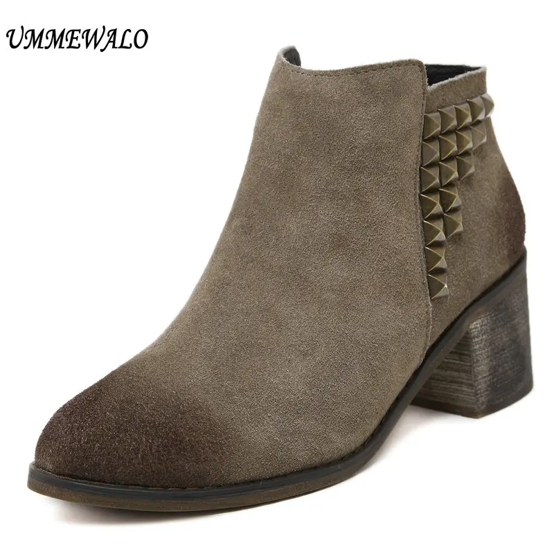 UMMEWALO Boots Women Suede Leather Boots Qualiy Pointed Toe Rivets Shoes Ladies Casual Autumn Winter Shoes botines mujer
UMMEWALO Boots Women Suede Leather Boots Qualiy Pointed Toe Rivets Shoes Ladies Casual Autumn Winter Shoes botines mujer