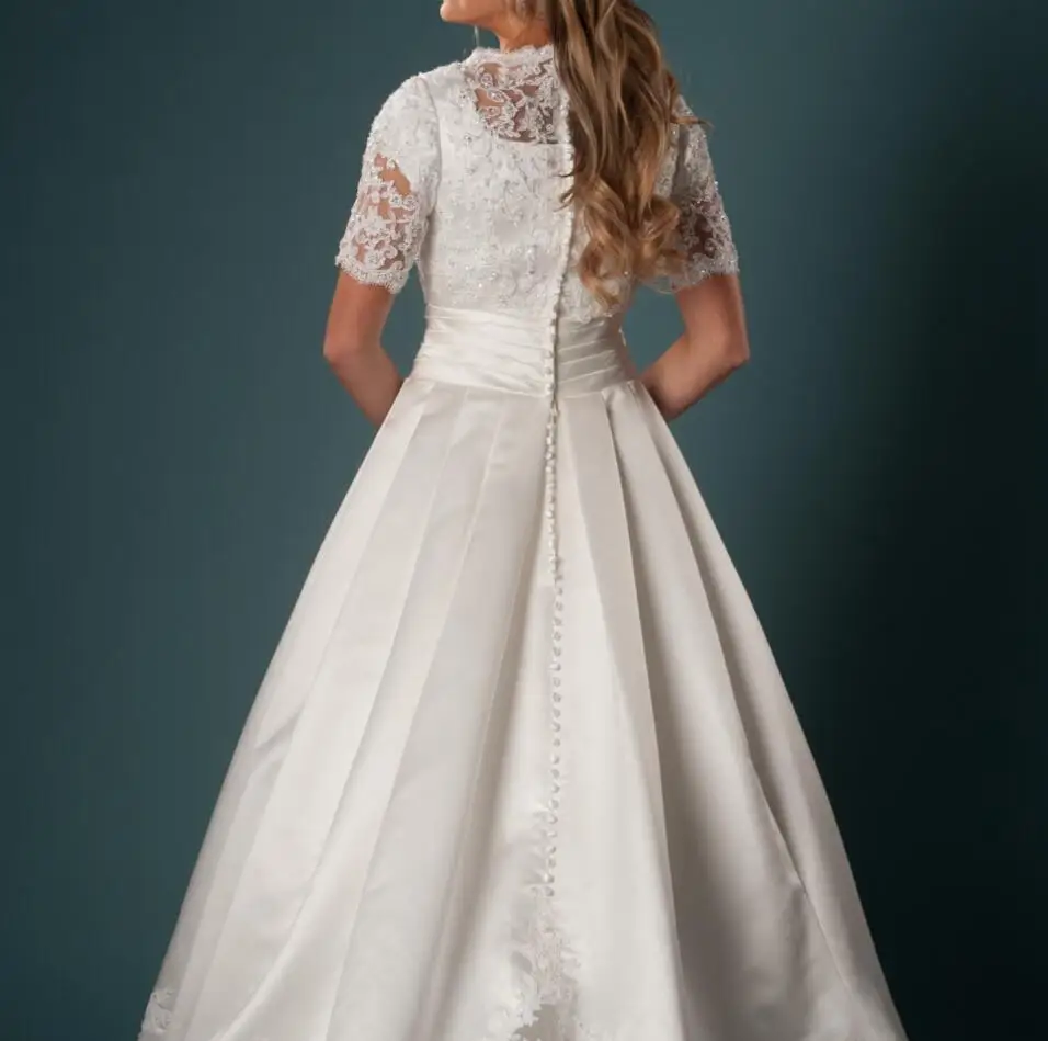 Vintage Short Sleeves Modest Wedding Dresses With Sleeves Lace Satin Country Western Wedding Gowns Luxury Beaded Lace Appliques 
Vintage Short Sleeves Modest Wedding Dresses With Sleeves Lace Satin Country Western Wedding Gowns Luxury Beaded Lace Appliques