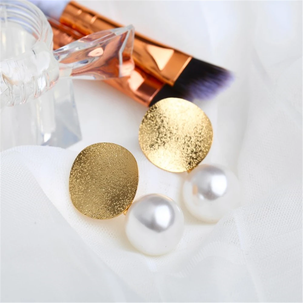 OPPOHERE Korean Fashion Jewelry Gold Color Round Pearl Pendant Earring for Women Personality Ear Jewelry Wholesale Girl Gift
OPPOHERE Korean Fashion Jewelry Gold Color Round Pearl Pendant Earring for Women Personality Ear Jewelry Wholesale Girl Gift