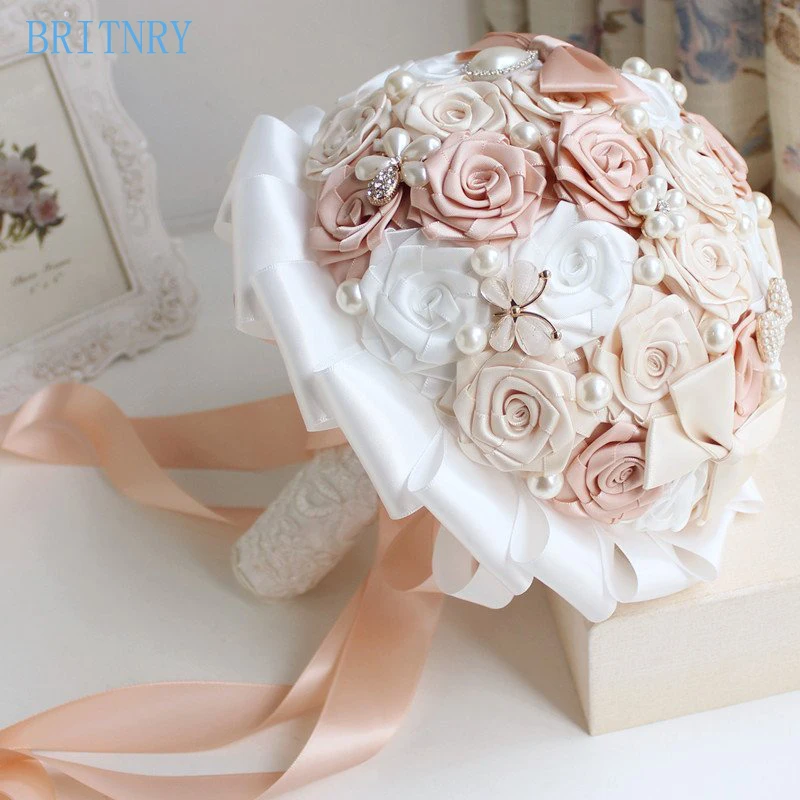 BRITNRY New Arrival Crystal with Pearls Bride Bouquet Satin Roses Bridesmaid Bouquet High Quality edding Flowers Bridal Bouquet
BRITNRY New Arrival Crystal with Pearls Bride Bouquet Satin Roses Bridesmaid Bouquet High Quality edding Flowers Bridal Bouquet