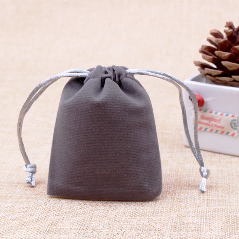 50pcs/lot 5x7cm Gray Velvet Bags Mini Jewelry Pouches Favor Charms Ring Jewelry Packaging Bag Wedding Drawstring Gift Bag
50pcs/lot 5x7cm Gray Velvet Bags Mini Jewelry Pouches Favor Charms Ring Jewelry Packaging Bag Wedding Drawstring Gift Bag