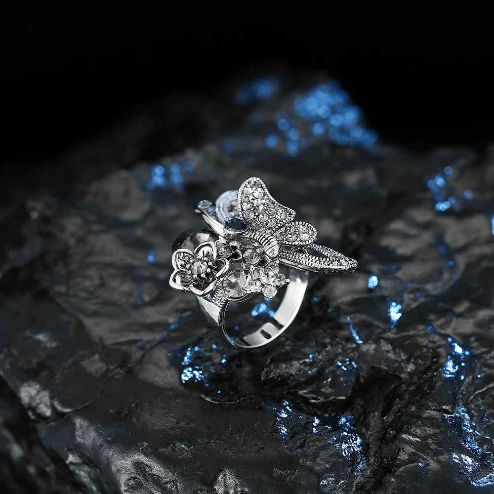 Vintage Punk Butterfly Shape Rings For Women with Black Cubic Zirconia Ring For Best Friend Gifts Party jewelry J02833
Vintage Punk Butterfly Shape Rings For Women with Black Cubic Zirconia Ring For Best Friend Gifts Party jewelry J02833