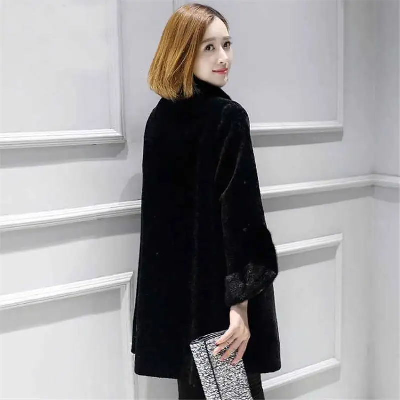 2019 Winter Female Natural Fur Long Coat Genuine Sheep Shearing Fur Jackets Women Real Mink Fur Collar Long Sleeve Outerwear X08
2019 Winter Female Natural Fur Long Coat Genuine Sheep Shearing Fur Jackets Women Real Mink Fur Collar Long Sleeve Outerwear X08