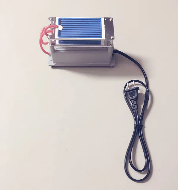 Ozone generator 7g integrated ozone generator (220V) 2*3.5g ozone ceramic pieces
Ozone generator 7g integrated ozone generator (220V) 2*3.5g ozone ceramic pieces