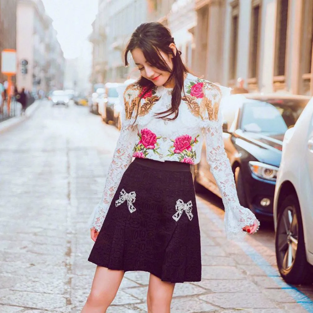 New Runway Women's Tops Blouse Sexy Perspective Lace Luxury Embroidery 2018 Summer Female O-neck Shirts High Quality Top Fashion
New Runway Women's Tops Blouse Sexy Perspective Lace Luxury Embroidery 2018 Summer Female O-neck Shirts High Quality Top Fashion