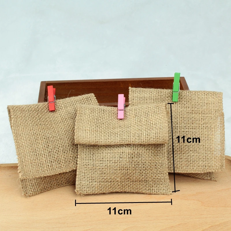 20pcs/lot 11*11cm Hessian Burlap candy Bag Jute Gift Bags with Clips wedding gifts for guests rustic wedding decoration
20pcs/lot 11*11cm Hessian Burlap candy Bag Jute Gift Bags with Clips wedding gifts for guests rustic wedding decoration