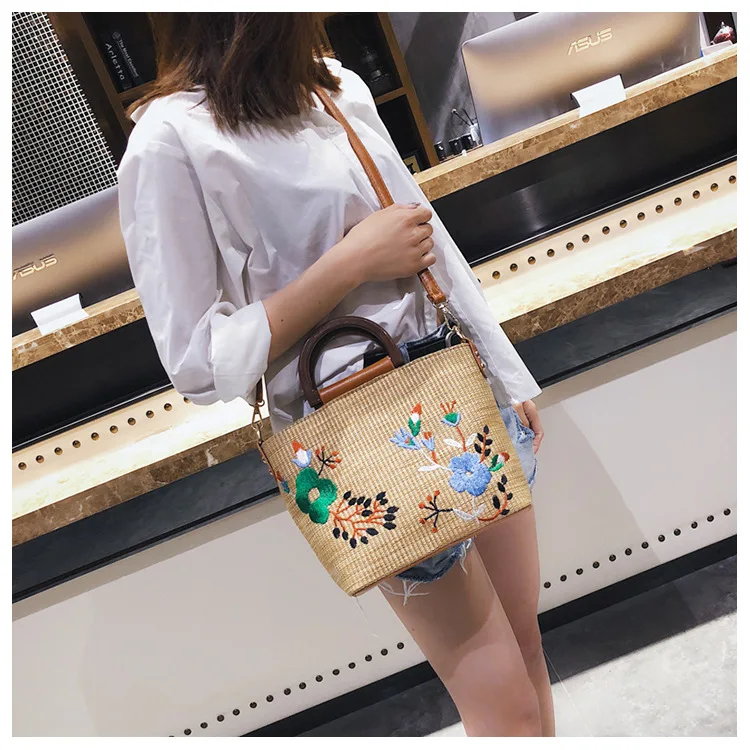 Fashion Embroidery Straw Woven Braided Tote Bag Handbags Shoulder Crossbody Messenger Hand Bags For Women Beach Bag Handbag Pack
Fashion Embroidery Straw Woven Braided Tote Bag Handbags Shoulder Crossbody Messenger Hand Bags For Women Beach Bag Handbag Pack