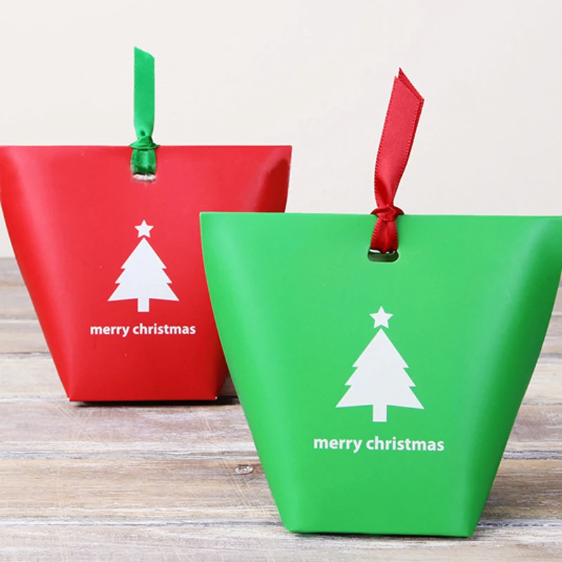 (50 pieces/lot) Christmas Tree Merry Christmas Candy Box Bag XMAS Decor Snow Forest Red Green Gift Box Candy Container B067
(50 pieces/lot) Christmas Tree Merry Christmas Candy Box Bag XMAS Decor Snow Forest Red Green Gift Box Candy Container B067