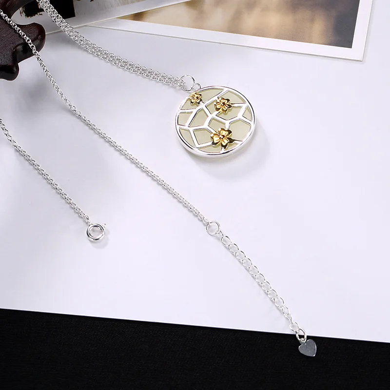 pure silver plated natural hetian jade plum blossom female pendants wholesale upscale joker collarbone chain set chain
pure silver plated natural hetian jade plum blossom female pendants wholesale upscale joker collarbone chain set chain