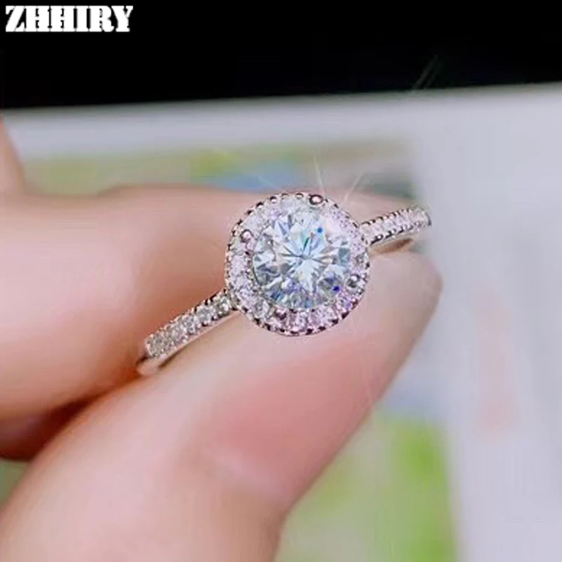 ZHHIRY Real Moissanite Solid 925 Sterling Silver Ring For Women Girl 0.5ct Round 5mm D VVS1 Fine Wedding Jewelry
ZHHIRY Real Moissanite Solid 925 Sterling Silver Ring For Women Girl 0.5ct Round 5mm D VVS1 Fine Wedding Jewelry