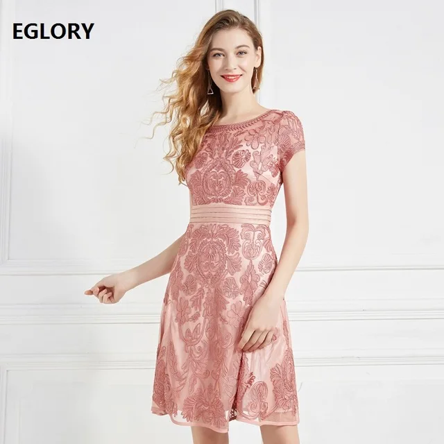 Tulle Lace Embroidery Dress New 2019 Spring Summer Vestidos De Festa Women O-Neck Short Sleeve Slim Fitted Dress Plus Size 3XL
Tulle Lace Embroidery Dress New 2019 Spring Summer Vestidos De Festa Women O-Neck Short Sleeve Slim Fitted Dress Plus Size 3XL