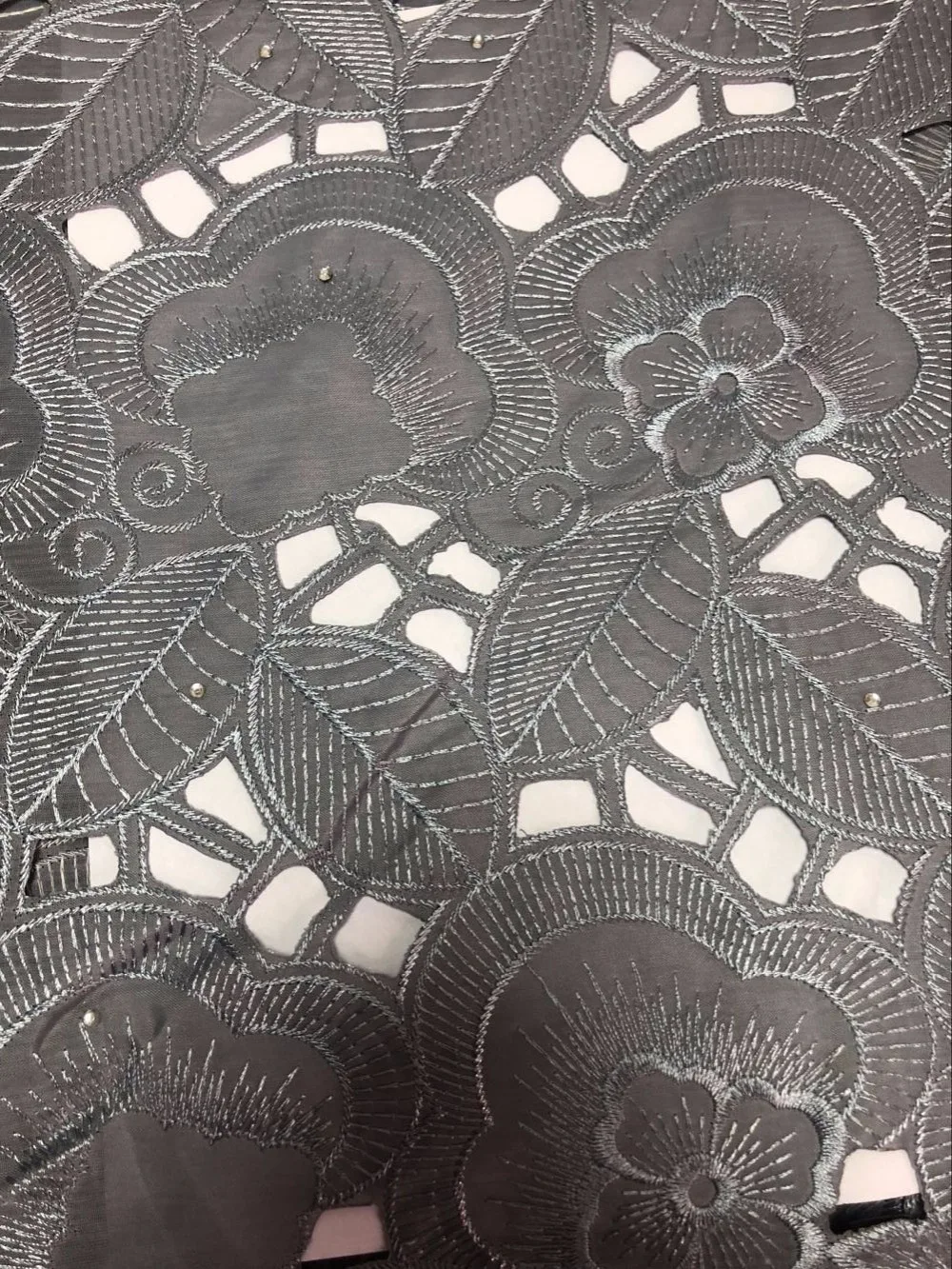 High class purple Handcut High Quality African lace fabric Swiss voile 100% cotton organza lace fabric with sequins CH0010
High class purple Handcut High Quality African lace fabric Swiss voile 100% cotton organza lace fabric with sequins CH0010