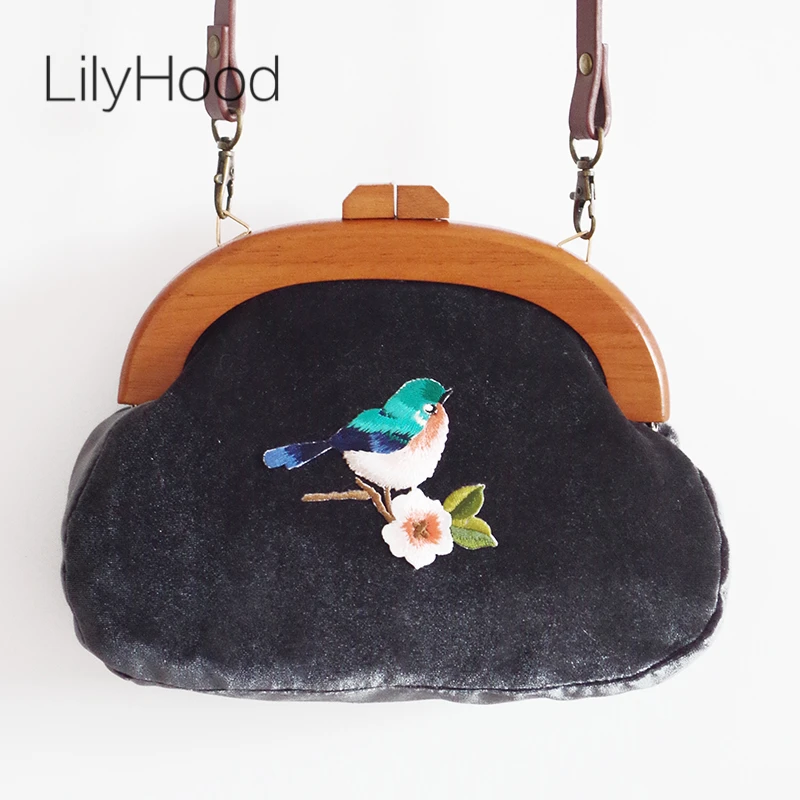 Women Velvet Handmade Aesthetic Cottage Embroidery Small Bag Vintage Retro Frame Phone Small Clutch Side Sling Shoulder Bag
Women Velvet Handmade Aesthetic Cottage Embroidery Small Bag Vintage Retro Frame Phone Small Clutch Side Sling Shoulder Bag
