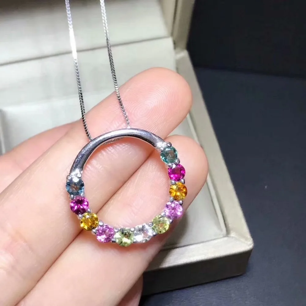 Модное ожерелье из серебра 925 пробы с кулоном в виде натурального котика для подарка подруге на день рождения.
Модное ожерелье из серебра 925 пробы с кулоном в виде натурального котика для подарка подруге на день рождения.