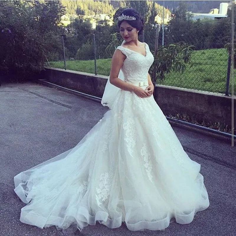 Elegant A line Lace Wedding Dress V neck Vestidos De Novia Long Back Court Train Bridal Wedding Gowns For Brides Custom
Elegant A line Lace Wedding Dress V neck Vestidos De Novia Long Back Court Train Bridal Wedding Gowns For Brides Custom