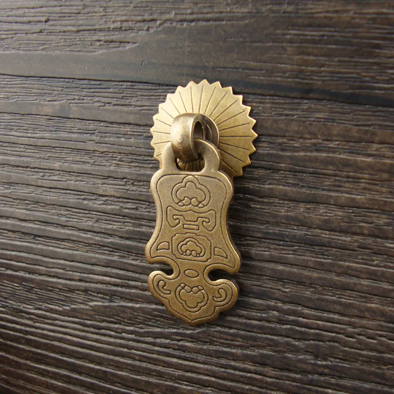 Vintage Brass Handle Double Pendant Furniture Door Pull Handle Chinese Ancient Cabinet Dresser Drawer Knobs Handle,5*2.3cm,4Sets
Vintage Brass Handle Double Pendant Furniture Door Pull Handle Chinese Ancient Cabinet Dresser Drawer Knobs Handle,5*2.3cm,4Sets