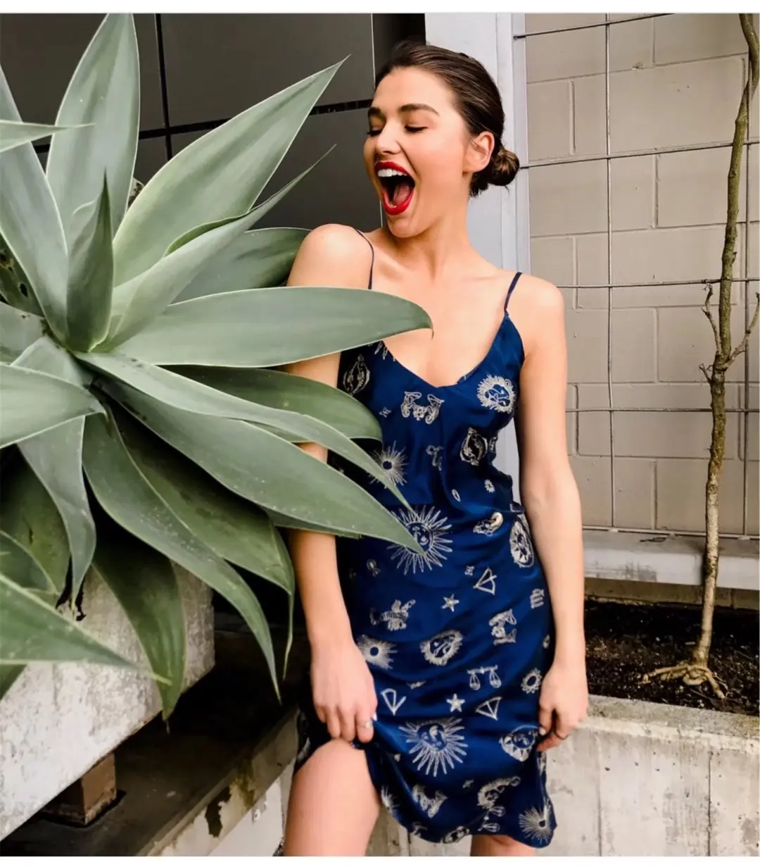 2018 Sale New Dress Vadim Vestidos Mujer Blogger Net Dress Retro Holiday Wind For Constellation Pattern Embroidery Back Female
2018 Sale New Dress Vadim Vestidos Mujer Blogger Net Dress Retro Holiday Wind For Constellation Pattern Embroidery Back Female