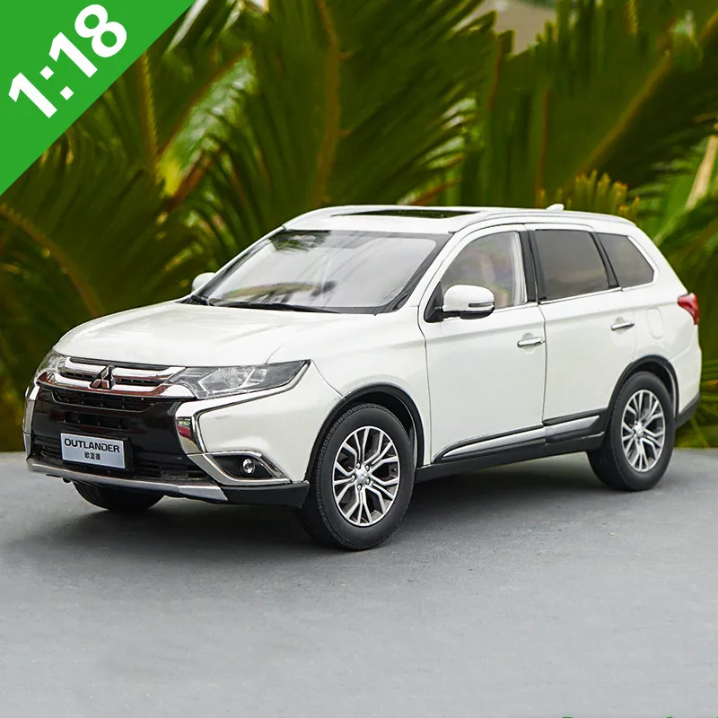 Exquisite gift 1:18 Outlander off-road SUV alloy car model,high simulation diecast metal advanced collection model,free shipping
Exquisite gift 1:18 Outlander off-road SUV alloy car model,high simulation diecast metal advanced collection model,free shipping