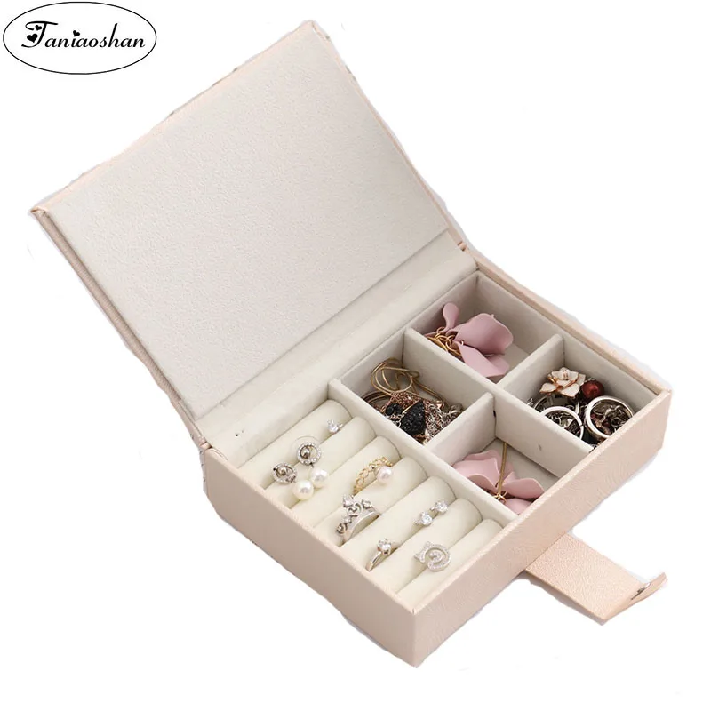 Protable Leather Jewelry Box Hot Selling Best gifts Jewel Display 2019 New Style
Protable Leather Jewelry Box Hot Selling Best gifts Jewel Display 2019 New Style