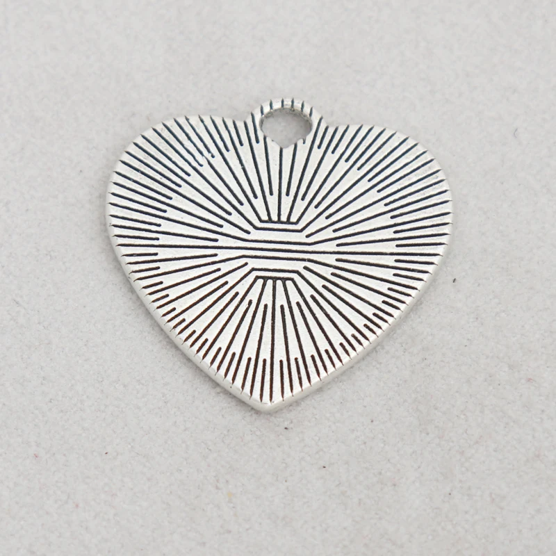 Fashion Alloy Heart Charms The love between mother and daughter is Forever gift25*25mm 10pcs
Fashion Alloy Heart Charms The love between mother and daughter is Forever gift25*25mm 10pcs