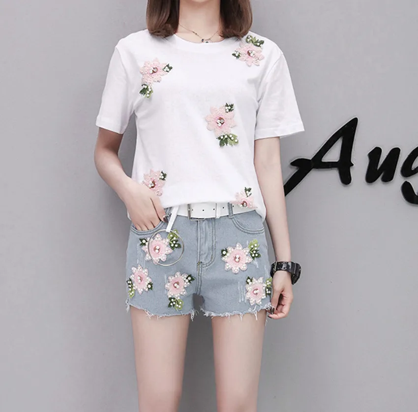 JSXDHK S-5XL Plus Size Denim Shorts Suits New Summer Women Beading Floral Embroidery Cotton T-Shirt + Hole Tassel Shorts Set
JSXDHK S-5XL Plus Size Denim Shorts Suits New Summer Women Beading Floral Embroidery Cotton T-Shirt + Hole Tassel Shorts Set