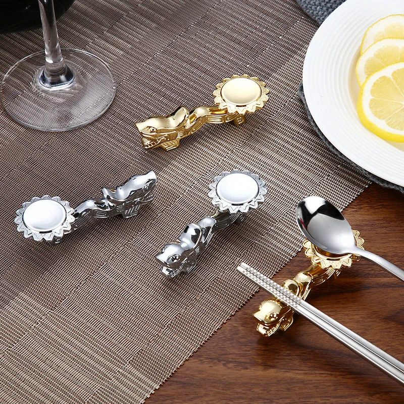 50pcs Dragon Chopsticks Holder Rest Stand Metal Craft Zinc Alloy Table Decoration Chopsticks Holder Rack Frame lin3572
50pcs Dragon Chopsticks Holder Rest Stand Metal Craft Zinc Alloy Table Decoration Chopsticks Holder Rack Frame lin3572